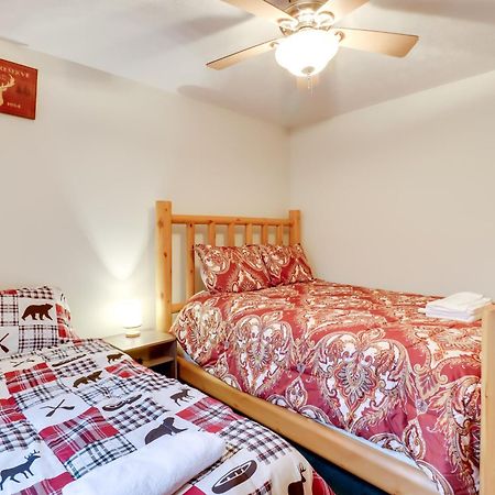 Pet-Friendly Pocono Lake Oasis With Hot Tub! Kültér fotó
