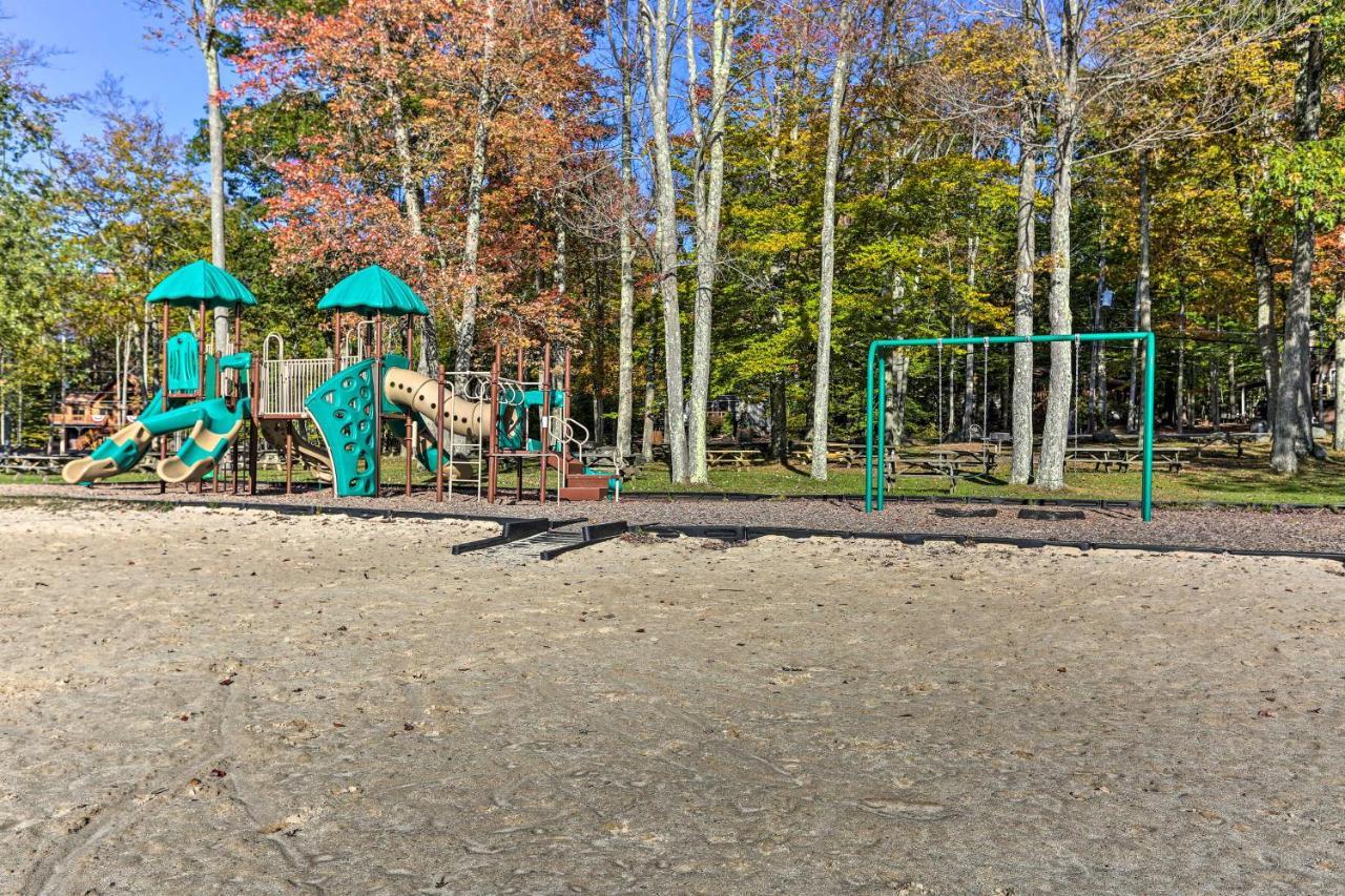 Pet-Friendly Pocono Lake Oasis With Hot Tub! Kültér fotó