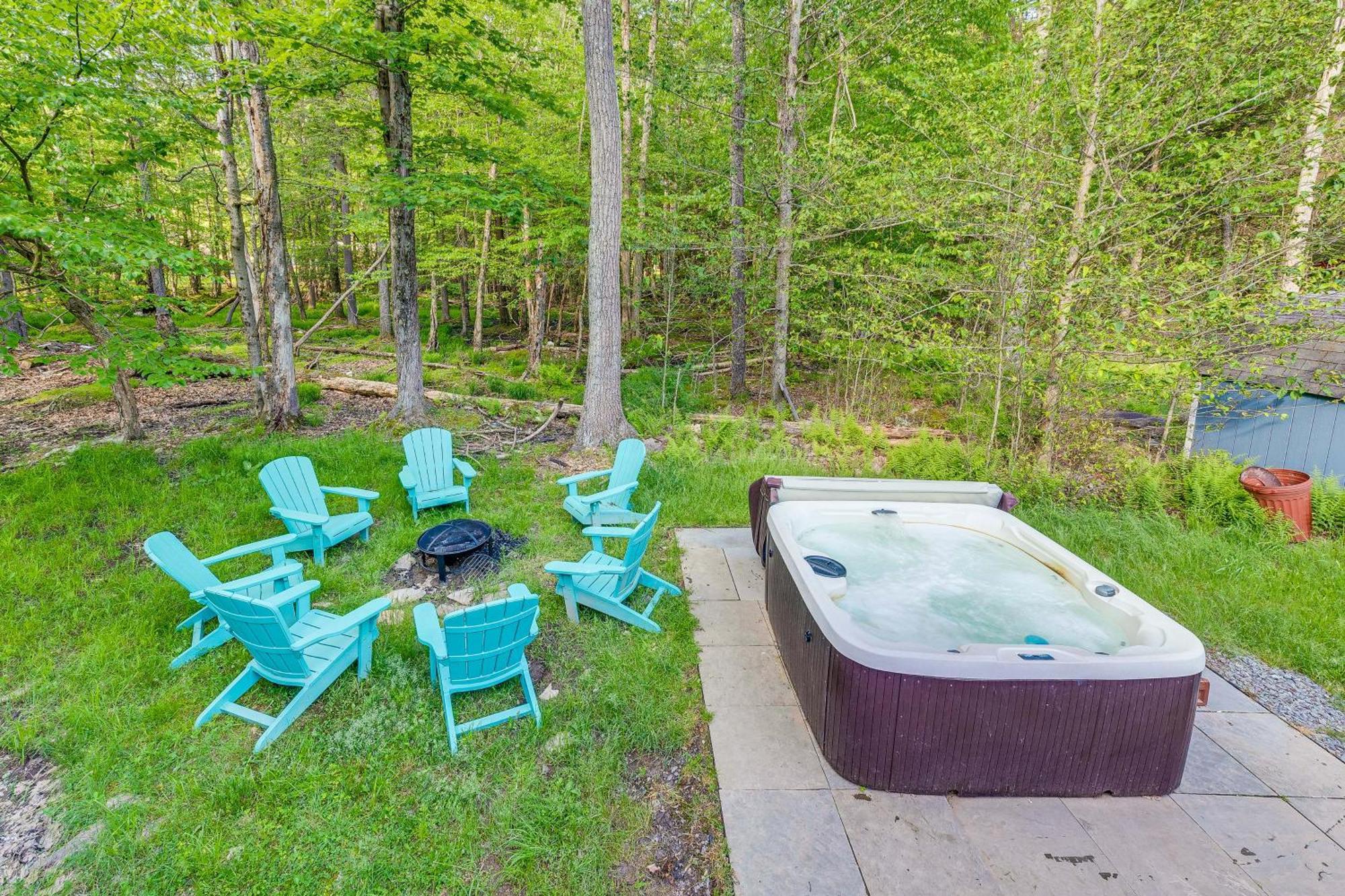 Pet-Friendly Pocono Lake Oasis With Hot Tub! Kültér fotó