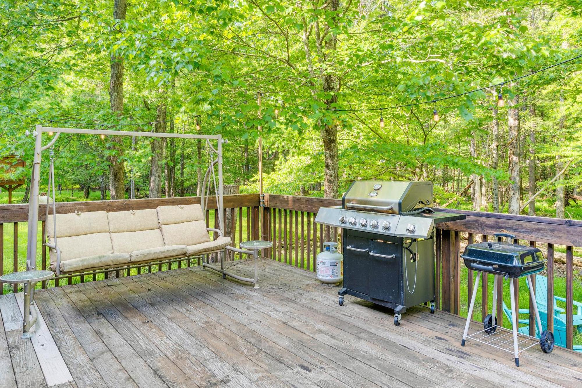 Pet-Friendly Pocono Lake Oasis With Hot Tub! Kültér fotó