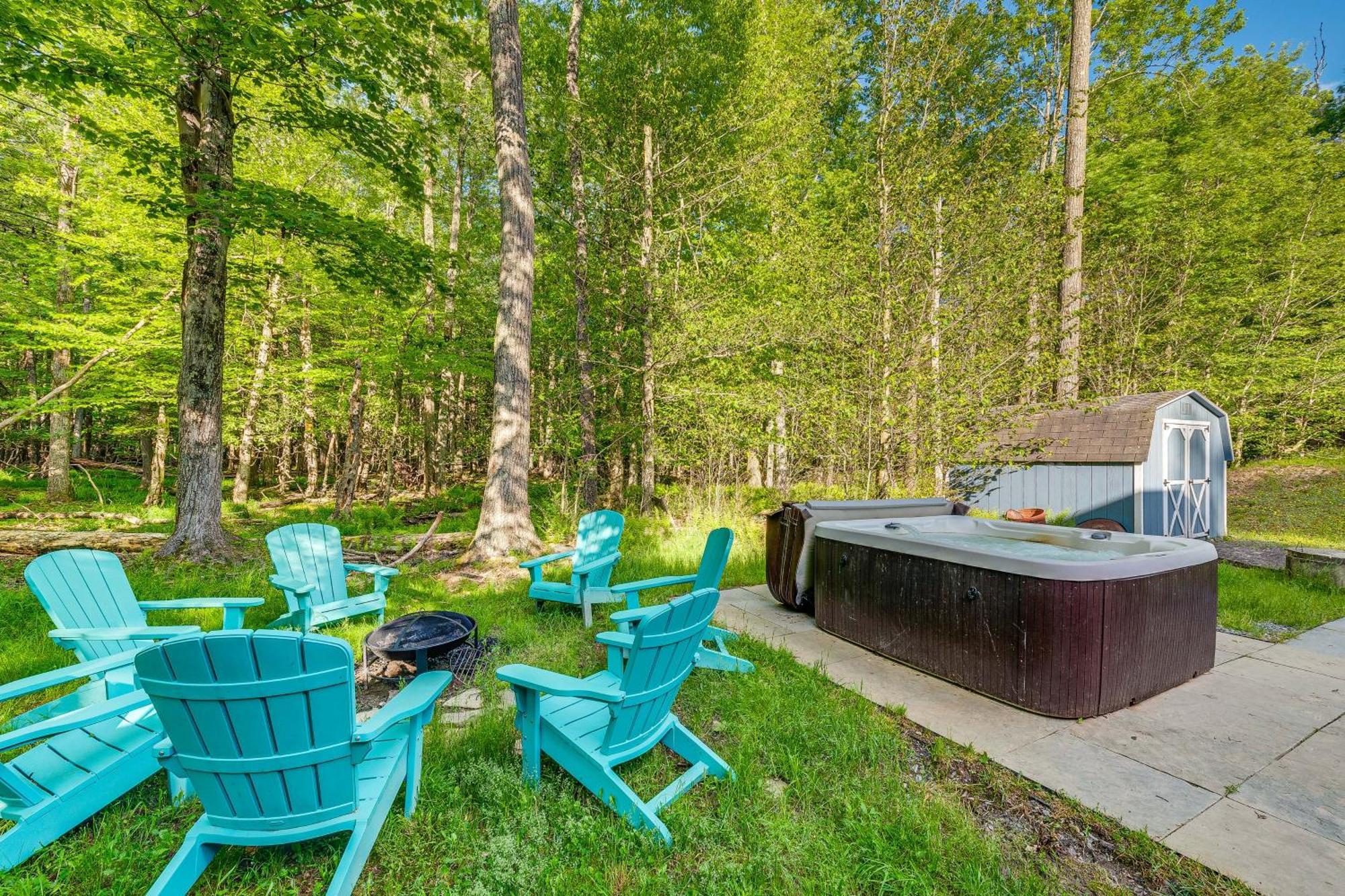 Pet-Friendly Pocono Lake Oasis With Hot Tub! Kültér fotó