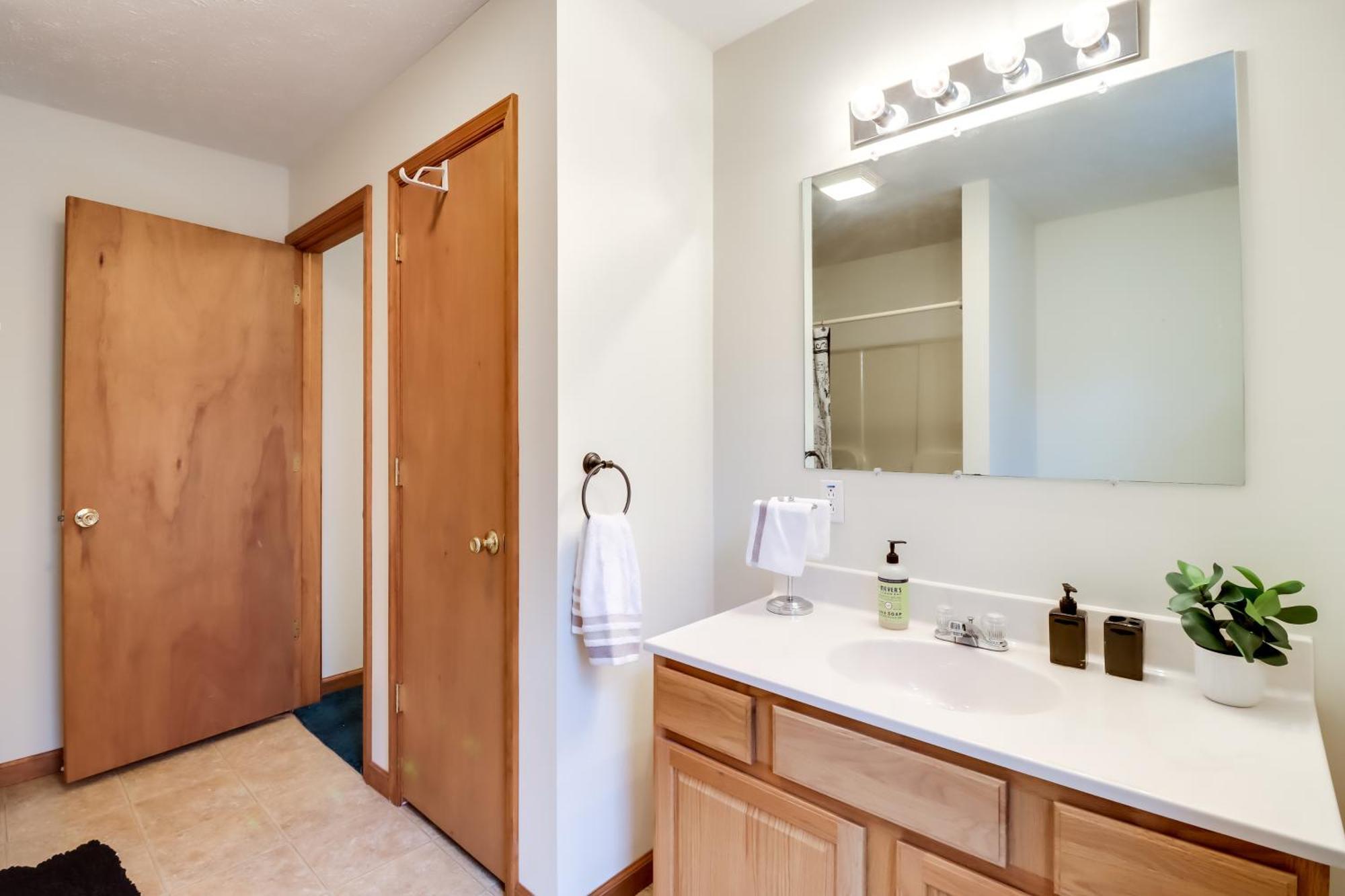 Pet-Friendly Pocono Lake Oasis With Hot Tub! Kültér fotó