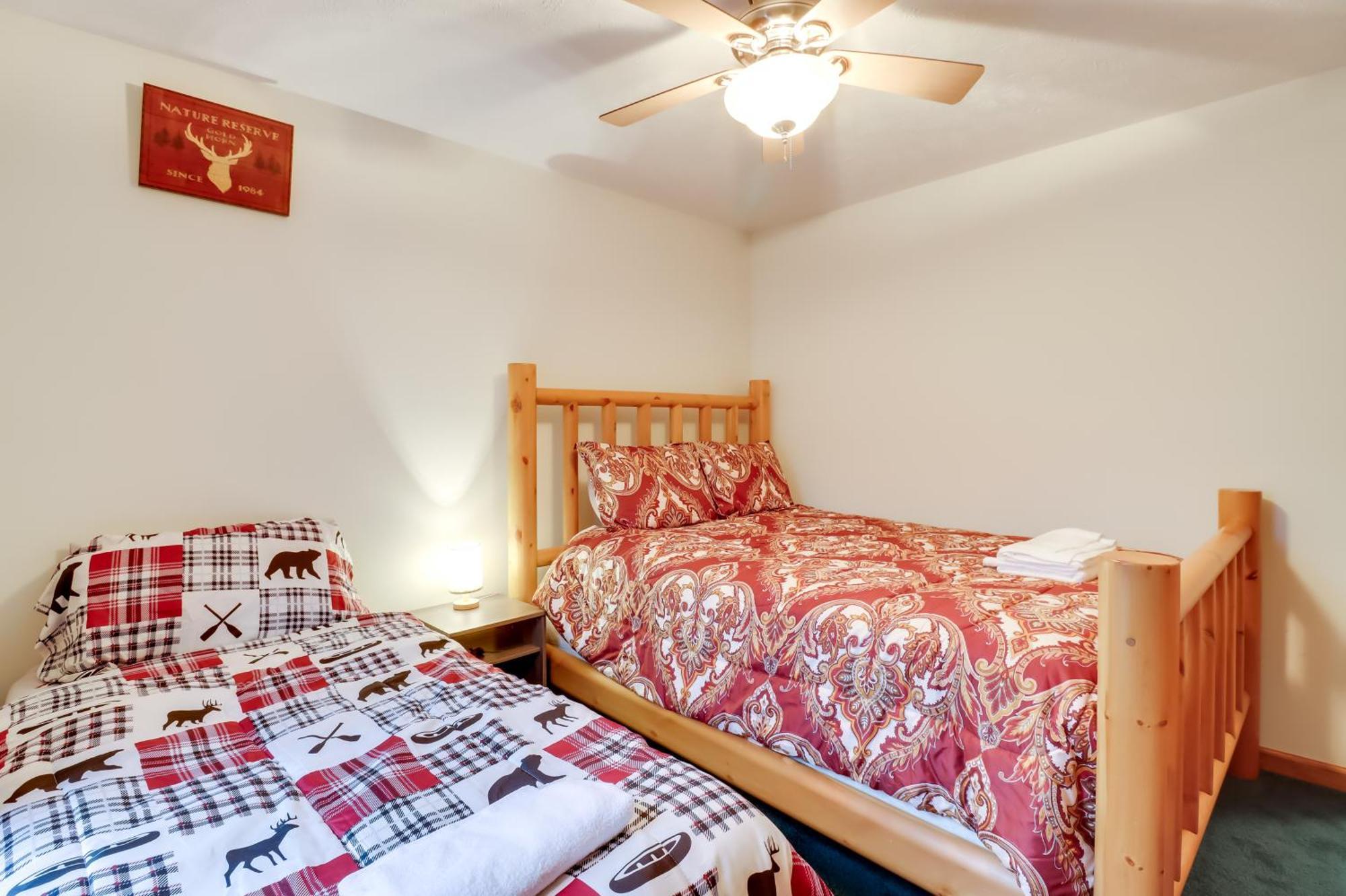 Pet-Friendly Pocono Lake Oasis With Hot Tub! Kültér fotó