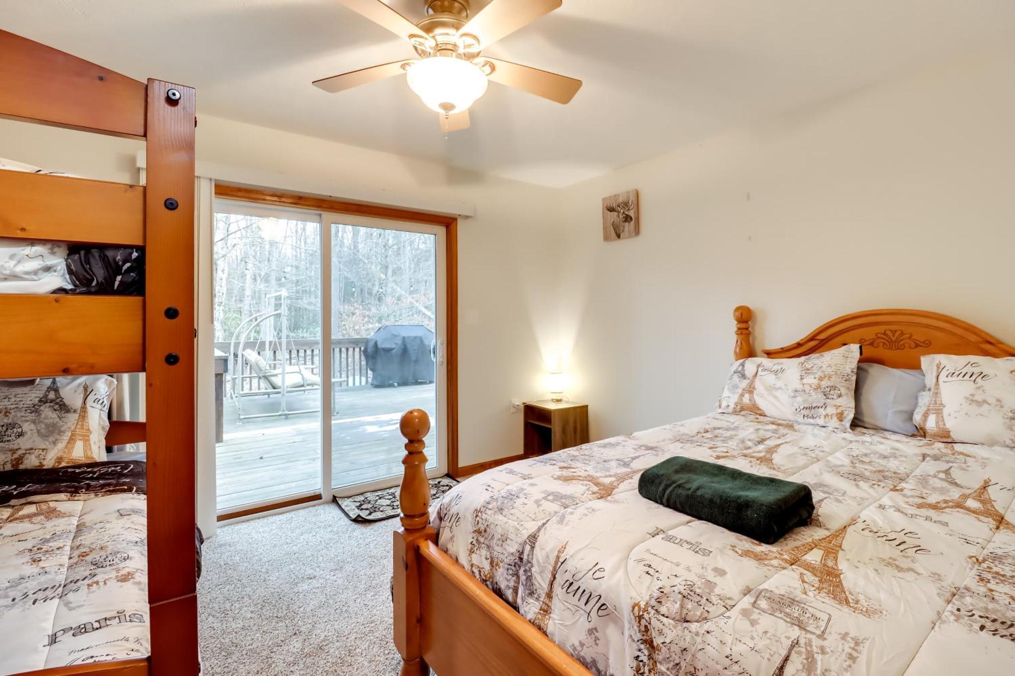 Pet-Friendly Pocono Lake Oasis With Hot Tub! Kültér fotó