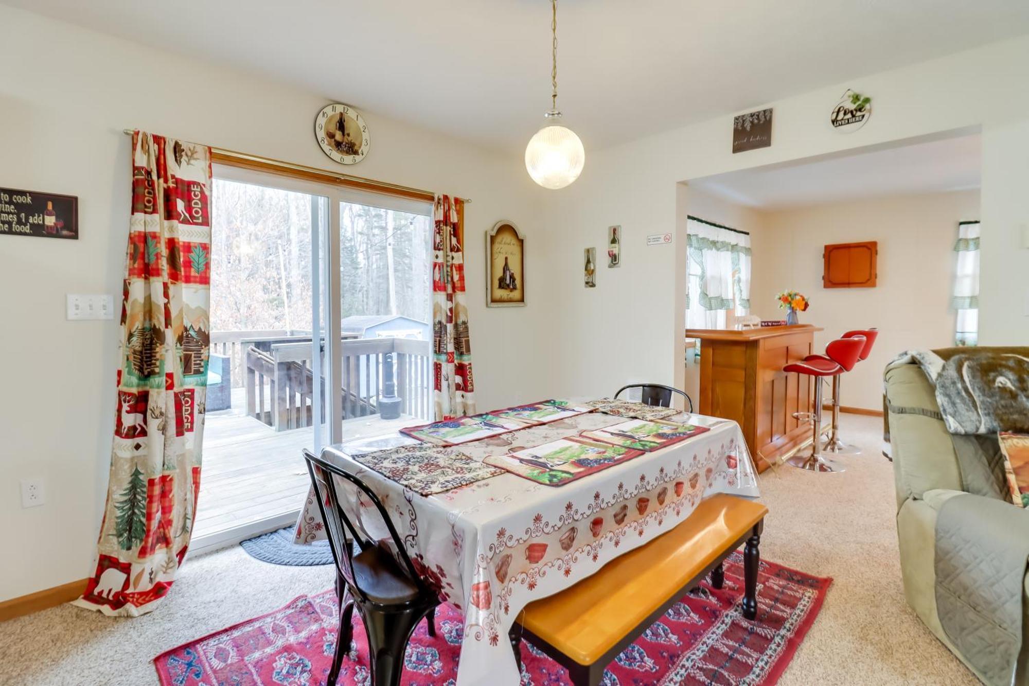 Pet-Friendly Pocono Lake Oasis With Hot Tub! Kültér fotó
