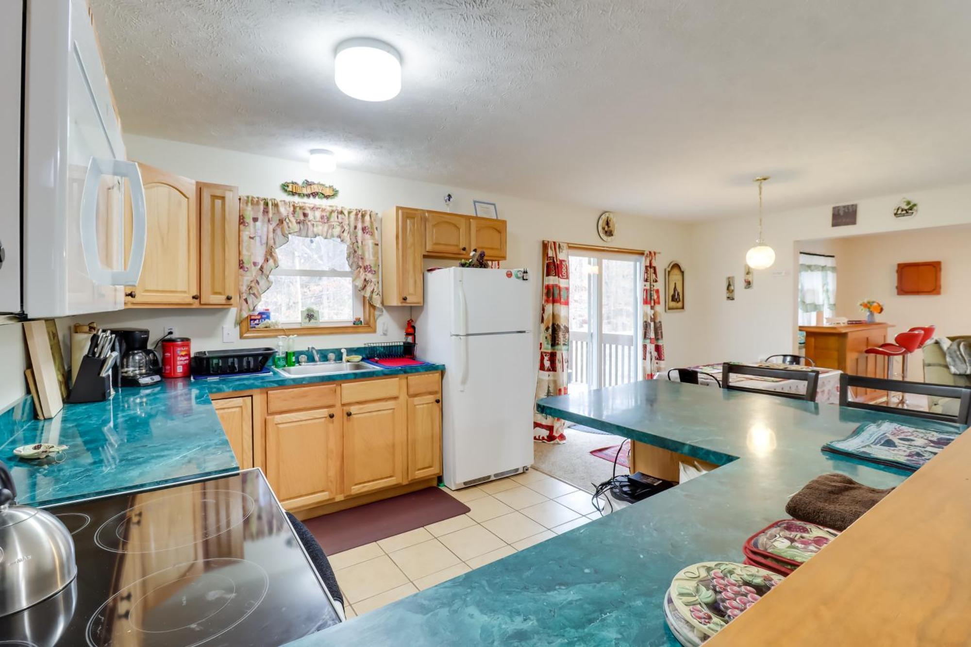 Pet-Friendly Pocono Lake Oasis With Hot Tub! Kültér fotó